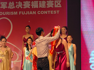 美女相聚、美酒飄香