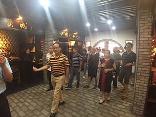 歡迎南平市工商聯(lián)所屬商會(huì)代表到雙龍戲珠酒業(yè)參觀調(diào)研