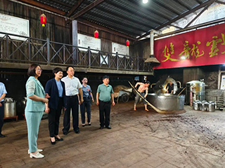 省婦聯(lián)、省稅務局一行蒞臨福建雙龍戲珠酒業(yè)有限公司調研指導